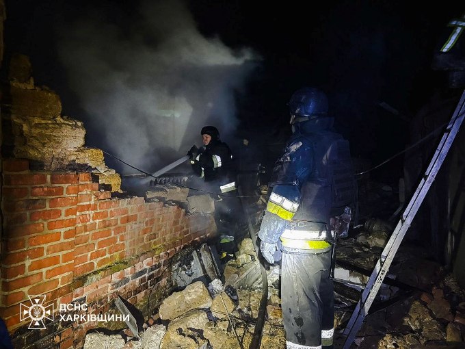 У Плоскому Харківської області два влучання БпЛА по житловому сектору викликали масштабні пожежі.
